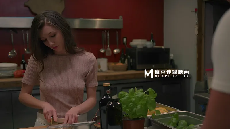 Mở tiệc rồi cưỡng dục người yêu xinh xắn