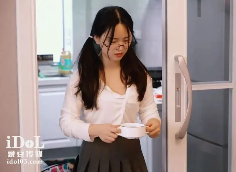 Cục vàng về quê ăn tết bị bố dượng làm tình vì càng lớn càng ngon